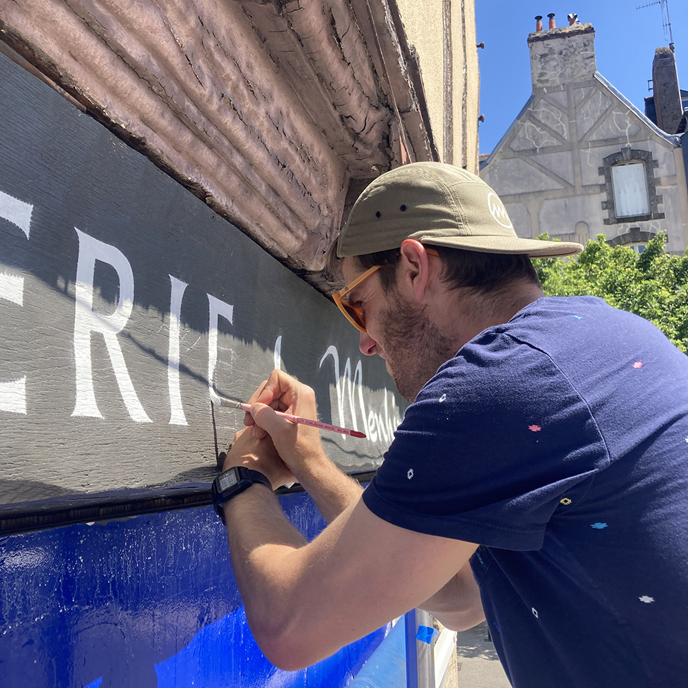 Biscuiterie Vannes 6 peinture lettres enseigne lorient bretagne