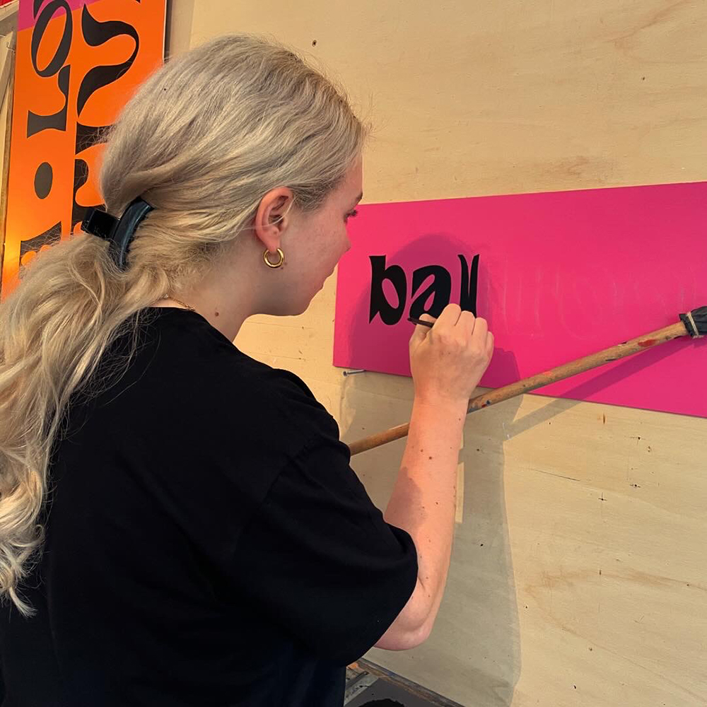 Lova Lova 4 peinture lettres enseigne lorient bretagne