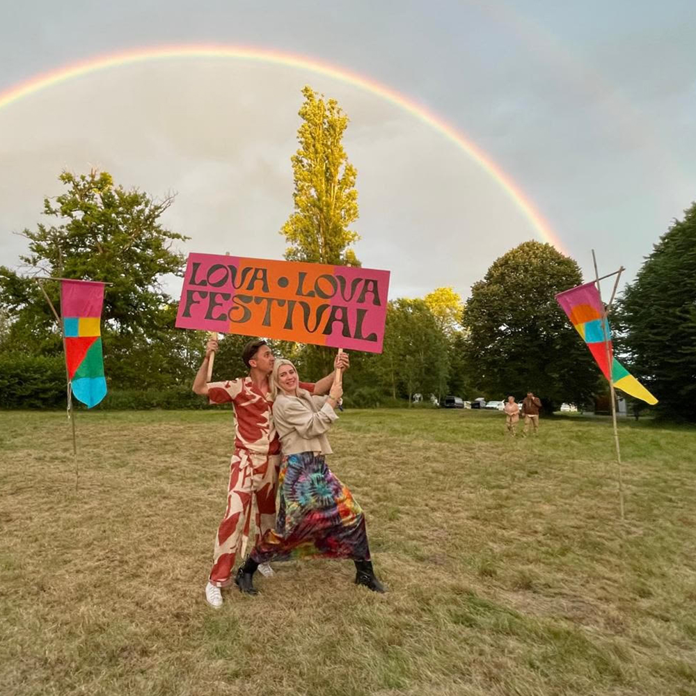 Lova Lova 7 peinture lettres enseigne lorient bretagne