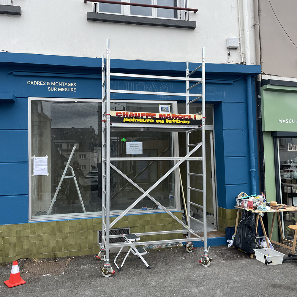 Quidam 4 peinture lettres enseigne lorient bretagne