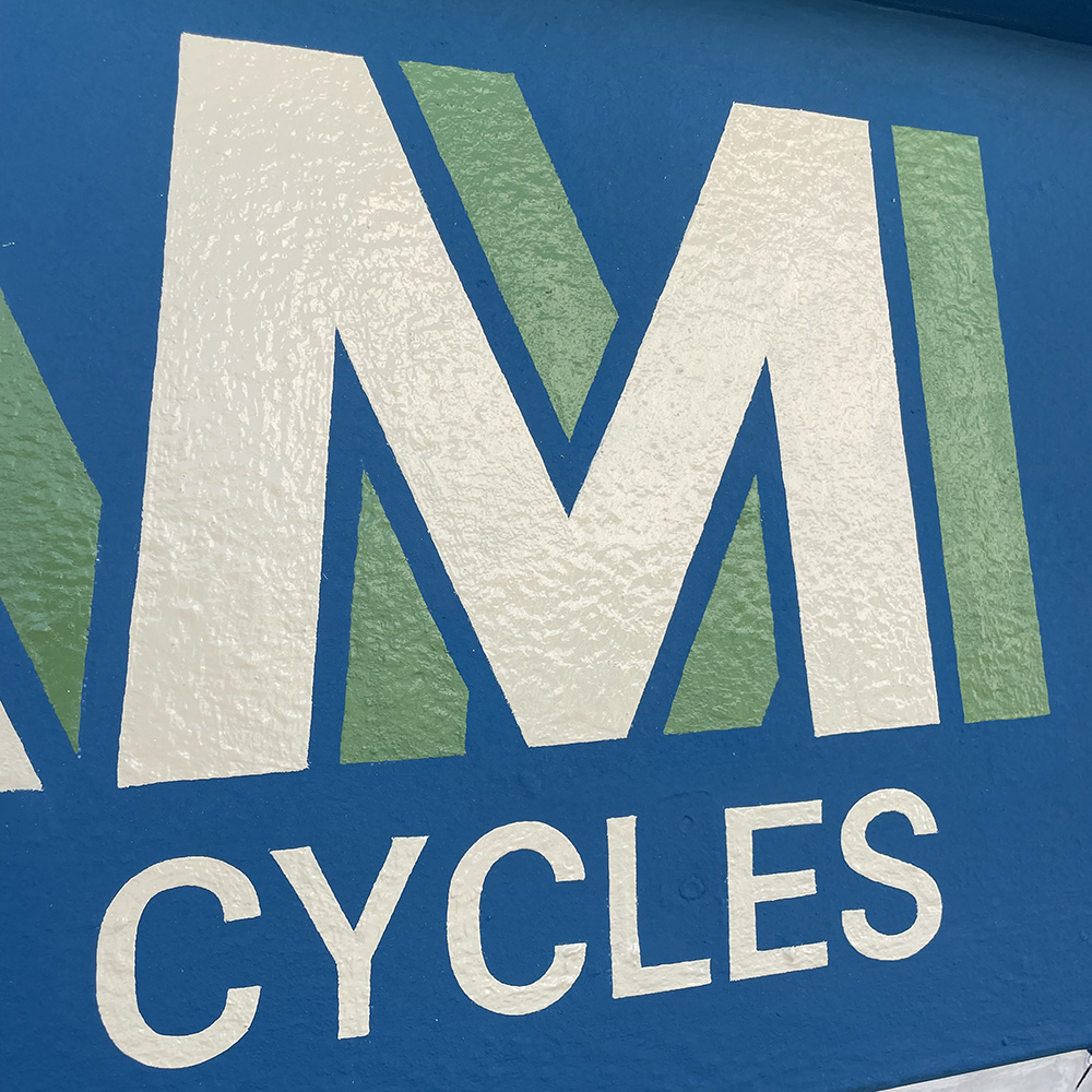 Quidam 7 peinture lettres enseigne lorient bretagne