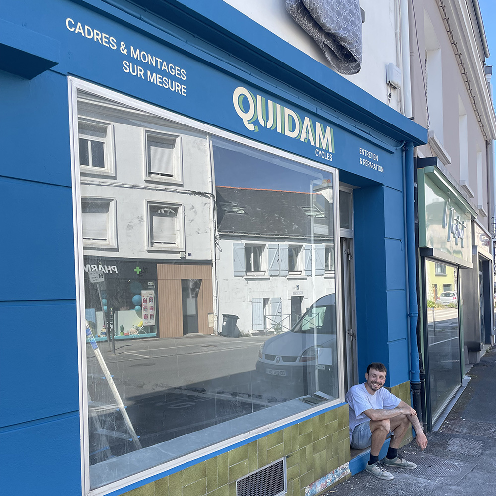 Quidam 8 peinture lettres enseigne lorient bretagne