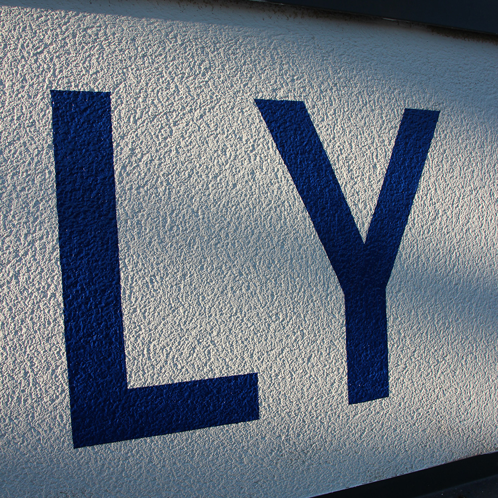 Salle Tabarly 1 peinture lettres enseigne lorient bretagne