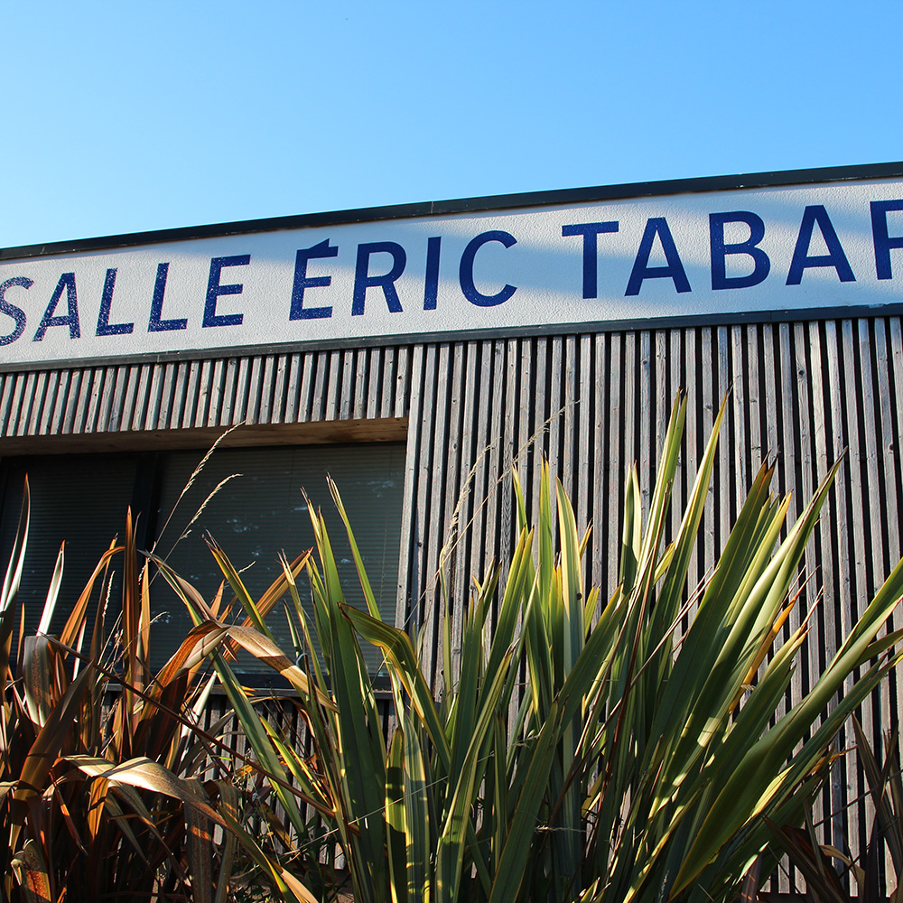 Salle Tabarly 3 peinture lettres enseigne lorient bretagne