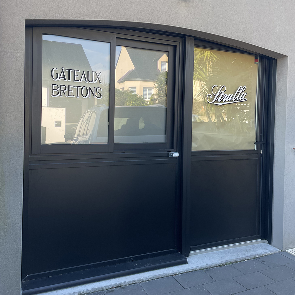 Strullu 10 peinture lettres enseigne lorient bretagne