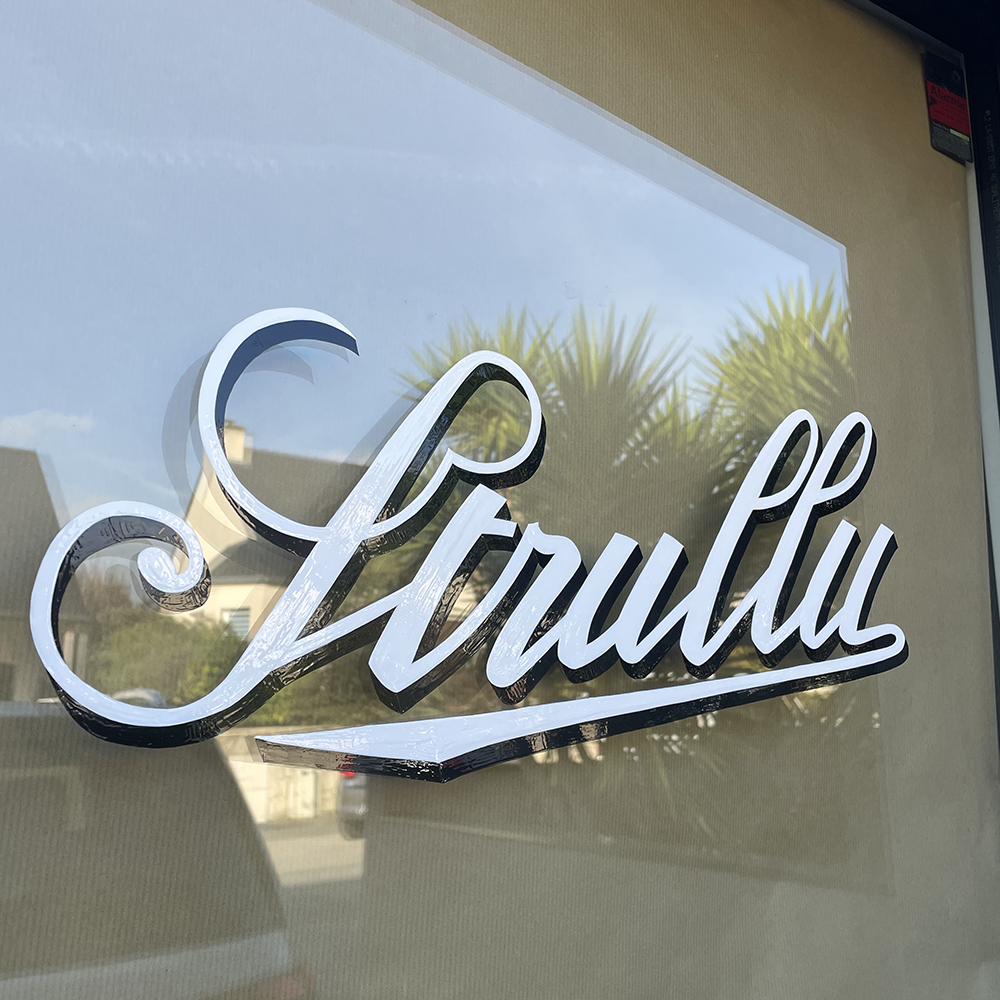 Strullu 8 peinture lettres enseigne lorient bretagne